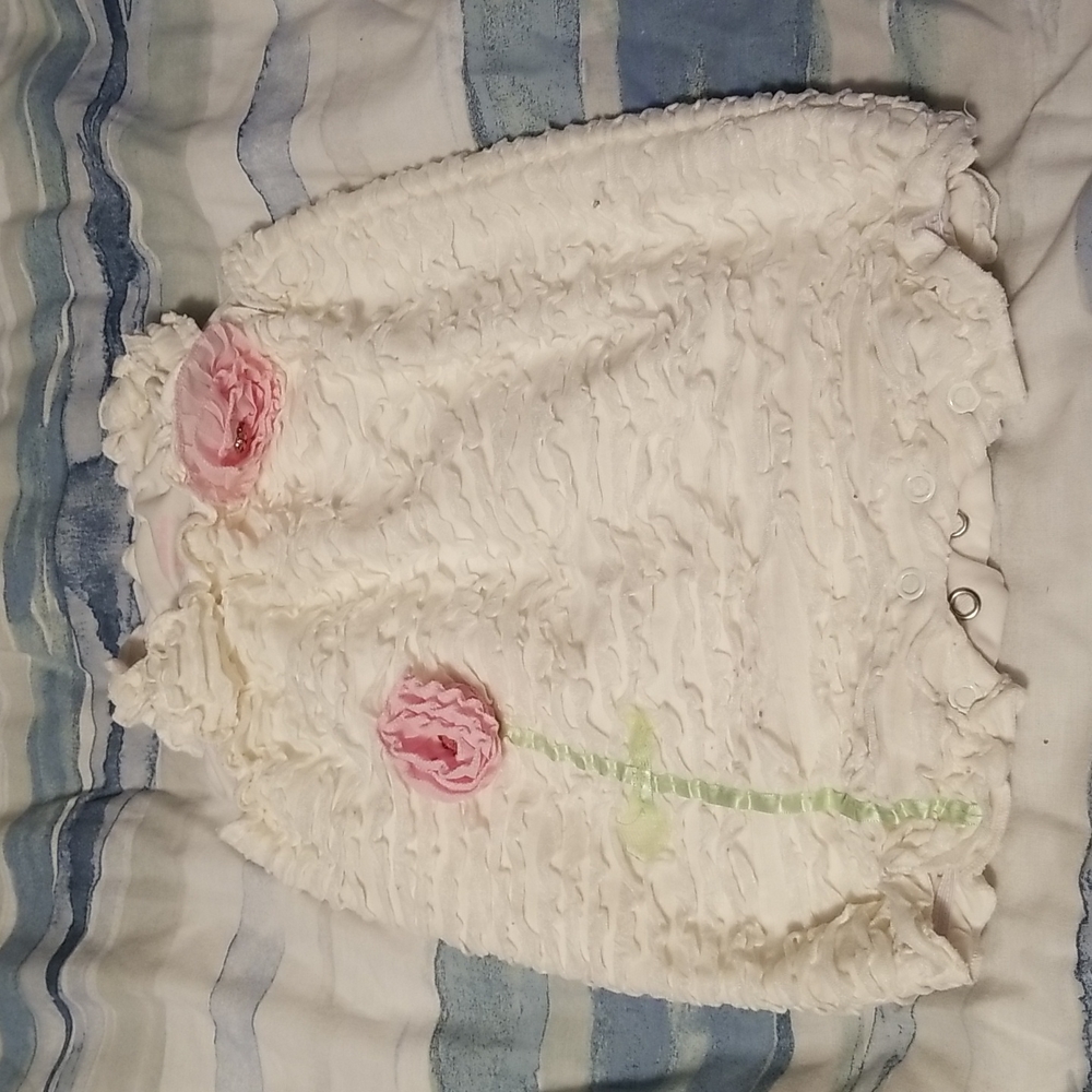Beautiful Nannette Baby outfit size 3 -6m